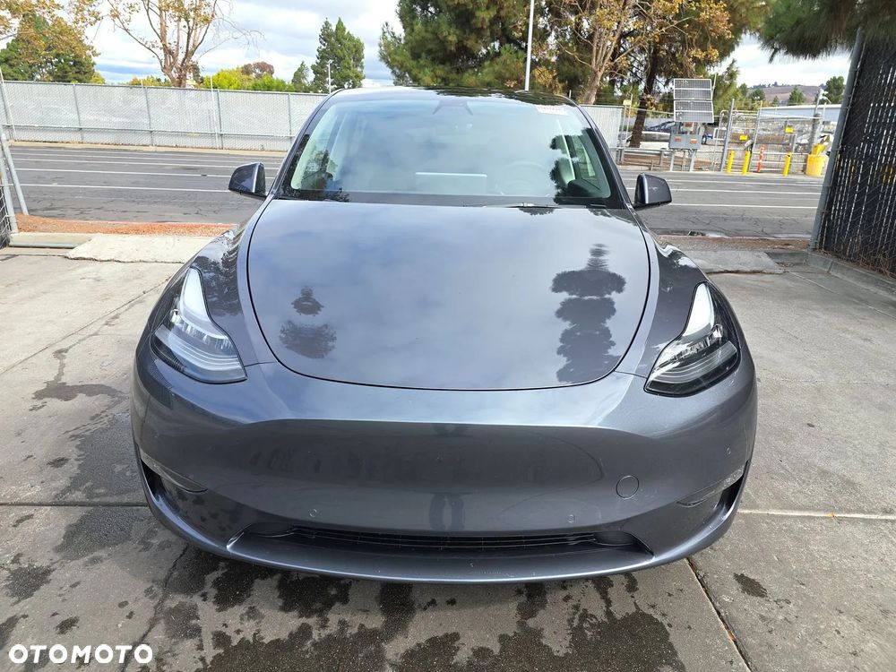 Tesla Y Long Range Dual Motor AWD - 2