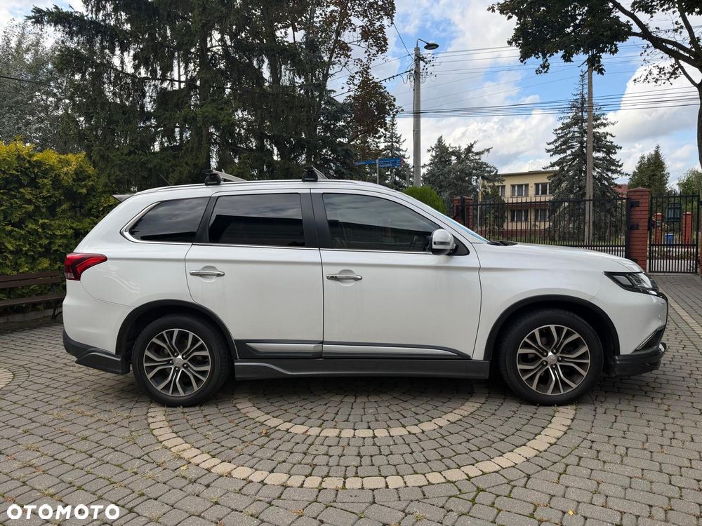 Mitsubishi Outlander 2.0 Instyle Navi 4WD CVT - 2