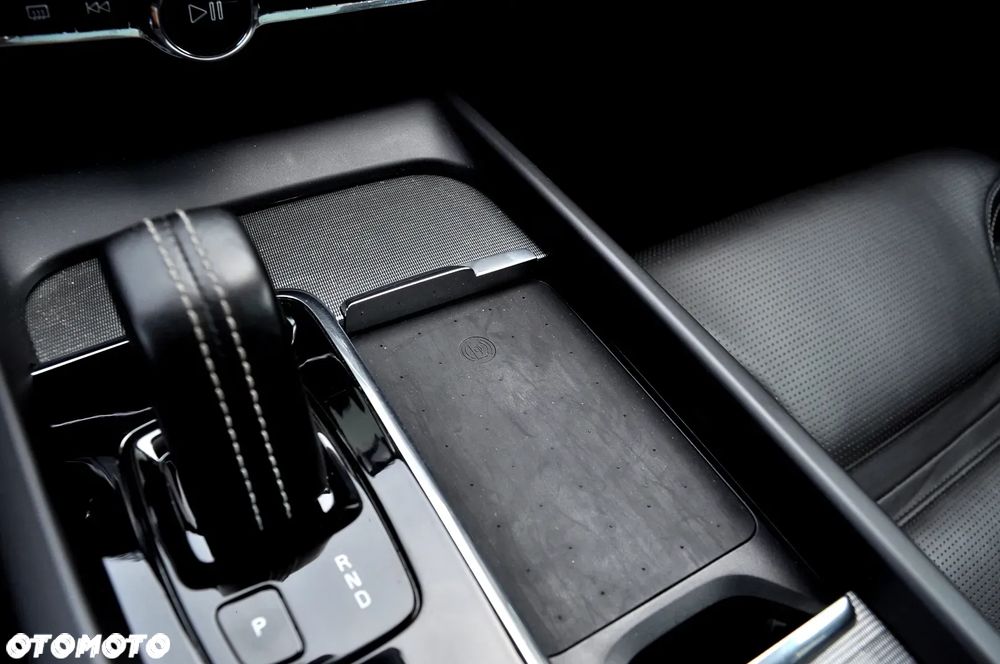 Volvo XC 60 B5 D AWD Ultimate Dark - 33