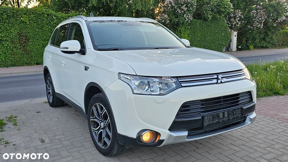 Mitsubishi Outlander Instyle NAVI + - 14