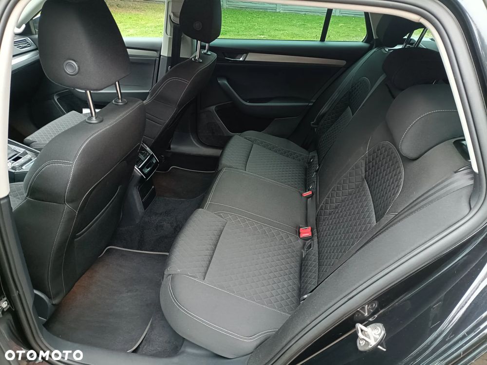 Skoda Superb 2.0 TDI DSG Premium Edition - 9