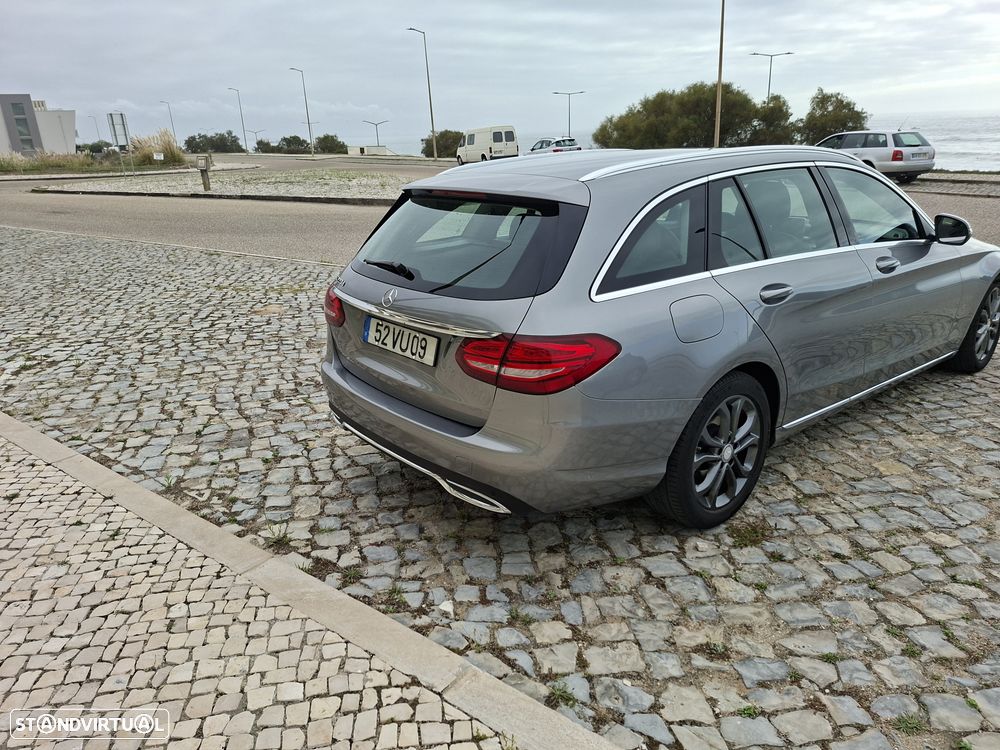 Mercedes-Benz 220 - 6