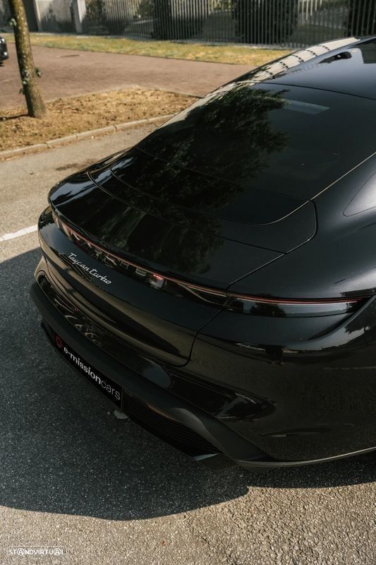 Porsche Taycan Turbo - 15