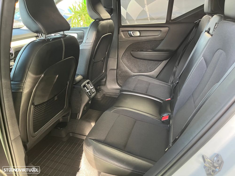 Volvo XC 40 2.0 D3 Momentum Geartronic - 22