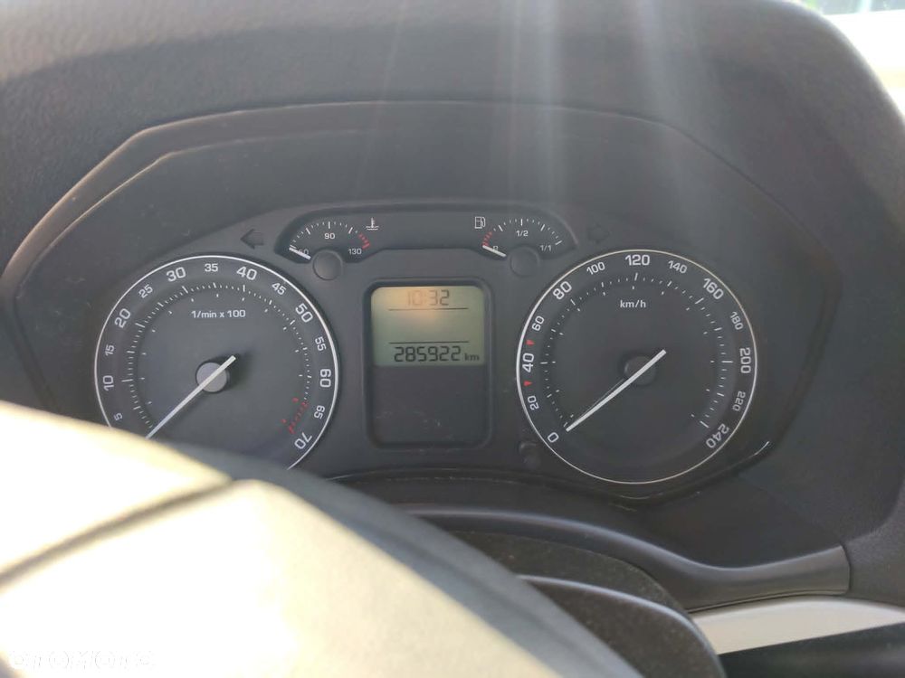 Skoda Octavia 2.0 FSI Ambiente - 6