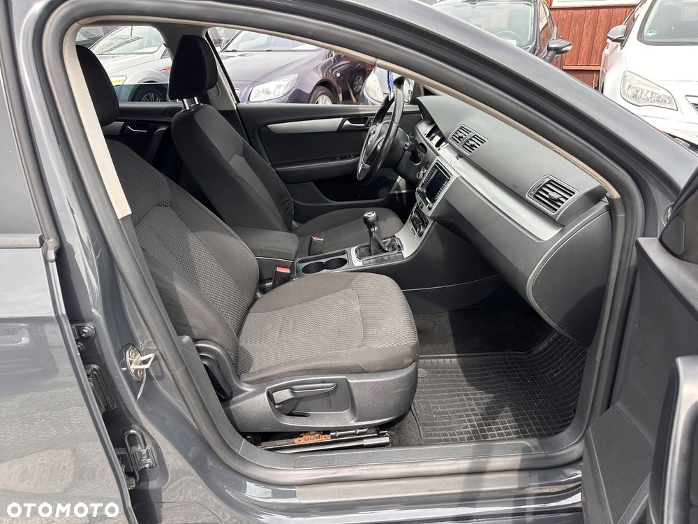 Volkswagen Passat 2.0 TDI Comfortline R-Style - 8