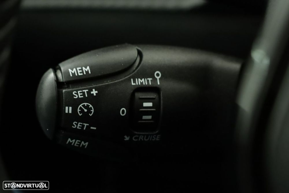 Peugeot 208 1.2 PureTech Style - 18