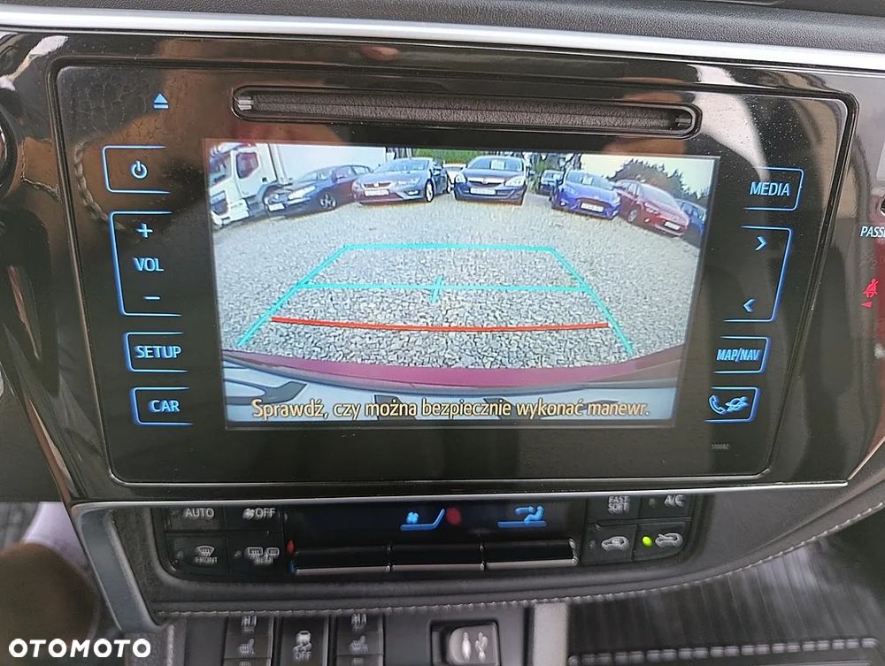Toyota Auris Hybrid 135 Selection - 27