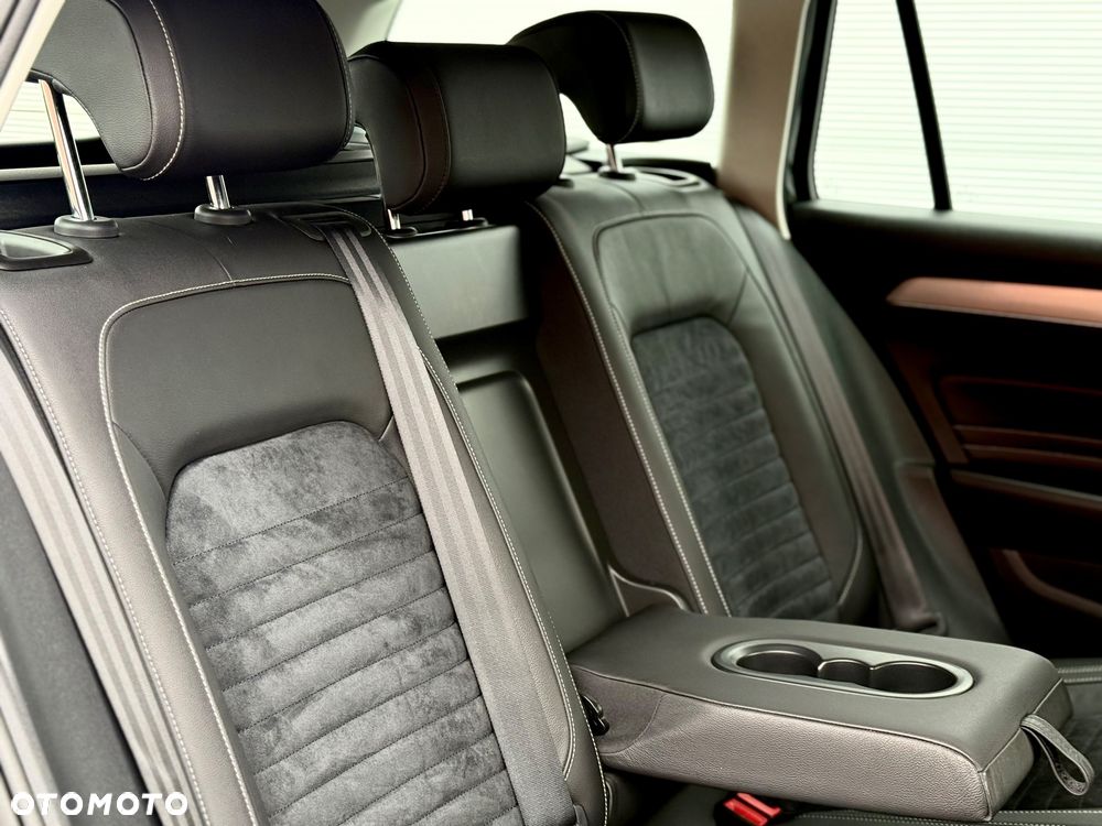 Volkswagen Passat Variant 2.0 TDI SCR DSG BlueMotion Highline - 34