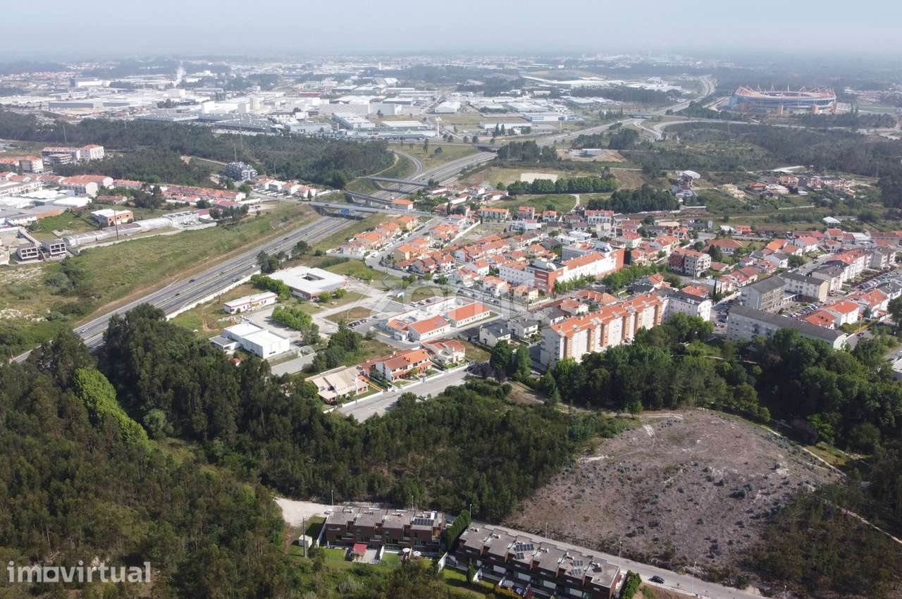 Terreno Urbanizável com 6.806 m² em Azurva – Ideal para Moradias - Grande imagem: 4/22
