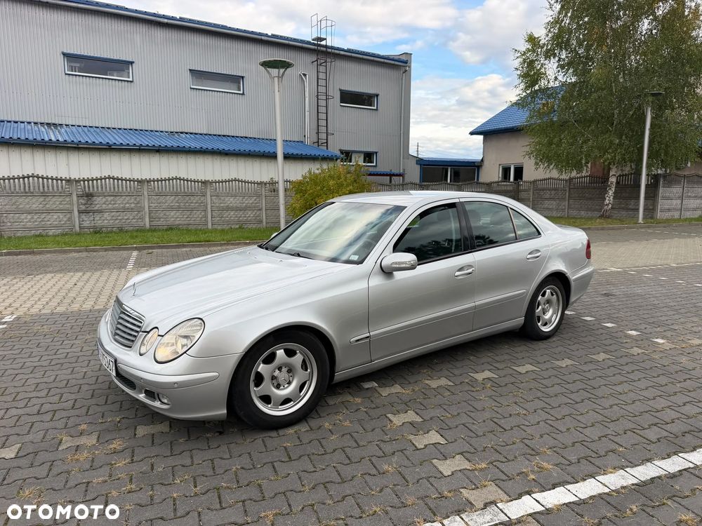 Mercedes-Benz E-Class 2003 photo 3