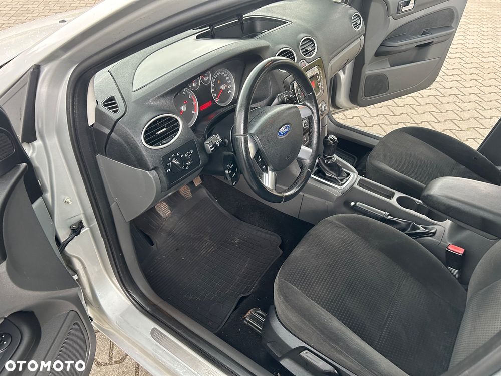 Ford Focus Ghia - 14