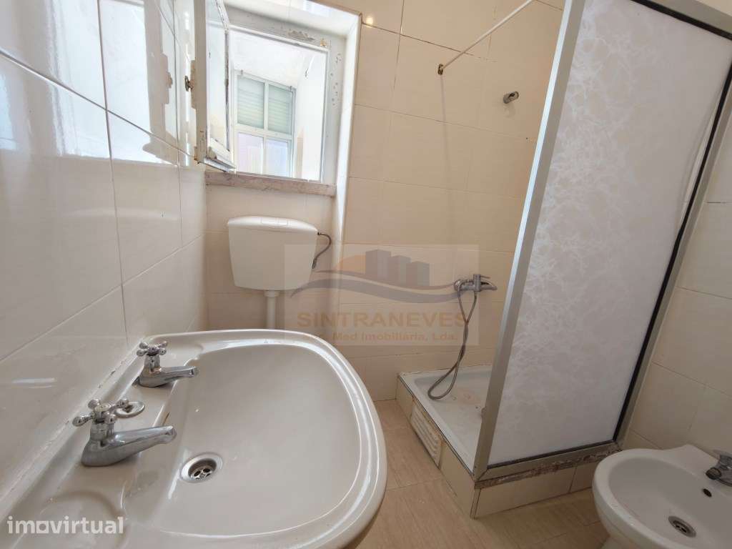 Apartamento T2 com varanda na Amadora - Grande imagem: 4/12