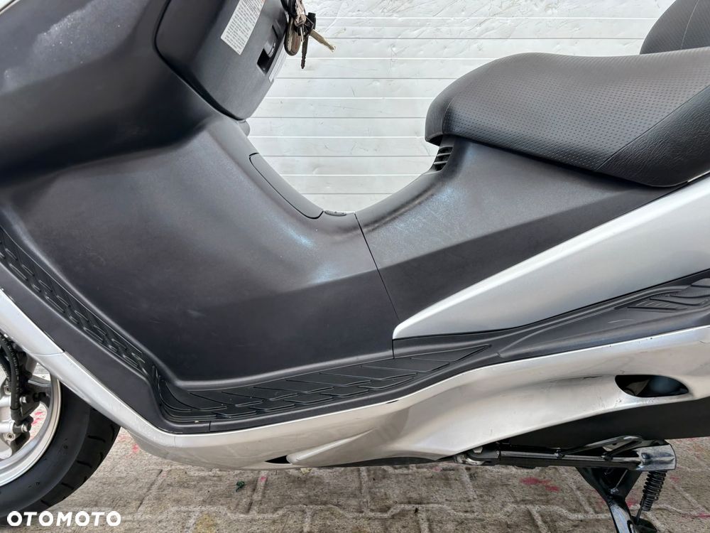Suzuki Burgman - 25