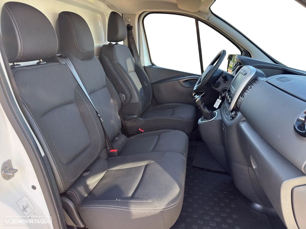 Renault Trafic 2.0 dCi 120cv - 12