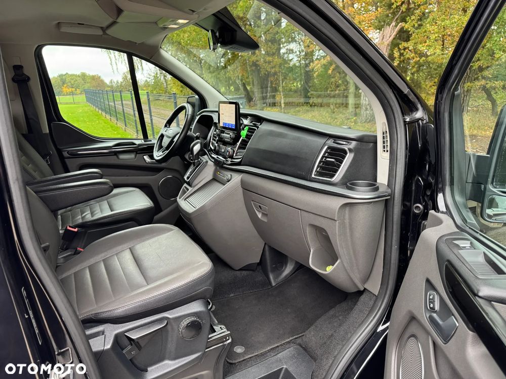 Ford Tourneo Custom - 38