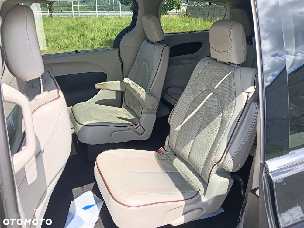 Chrysler Pacifica - 21