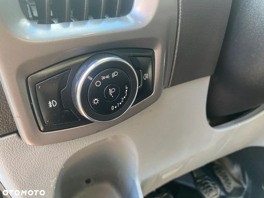 Ford TRANSIT CUSTOM - 21