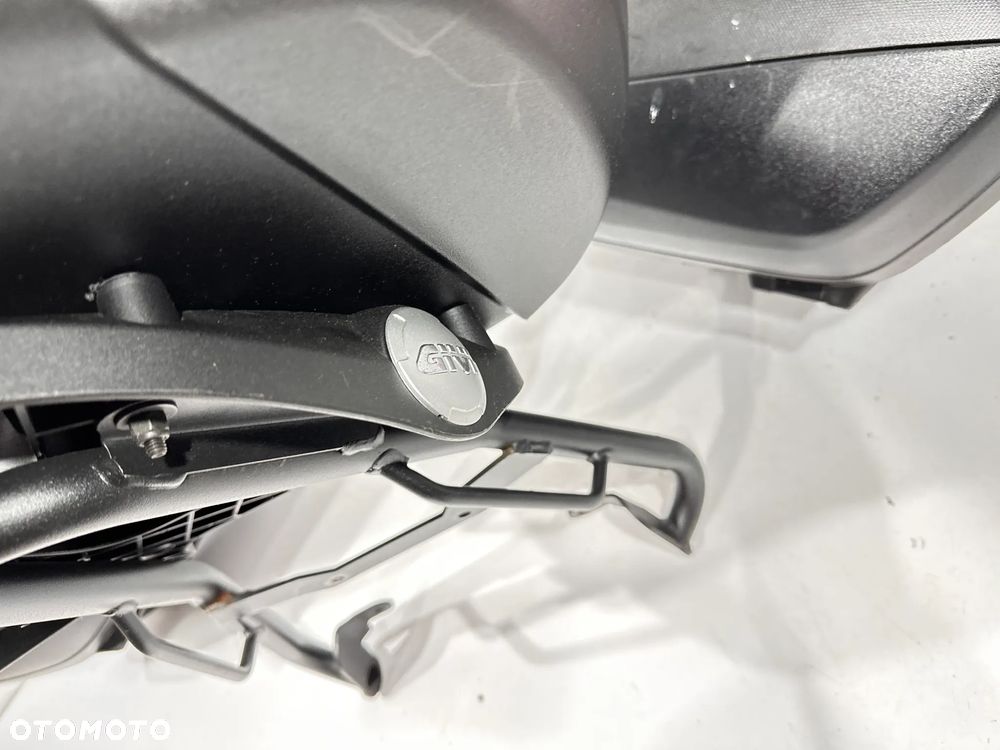 Kufer kufry kpl. Suzuki Gladius SFV 650 Givi V47 - 25