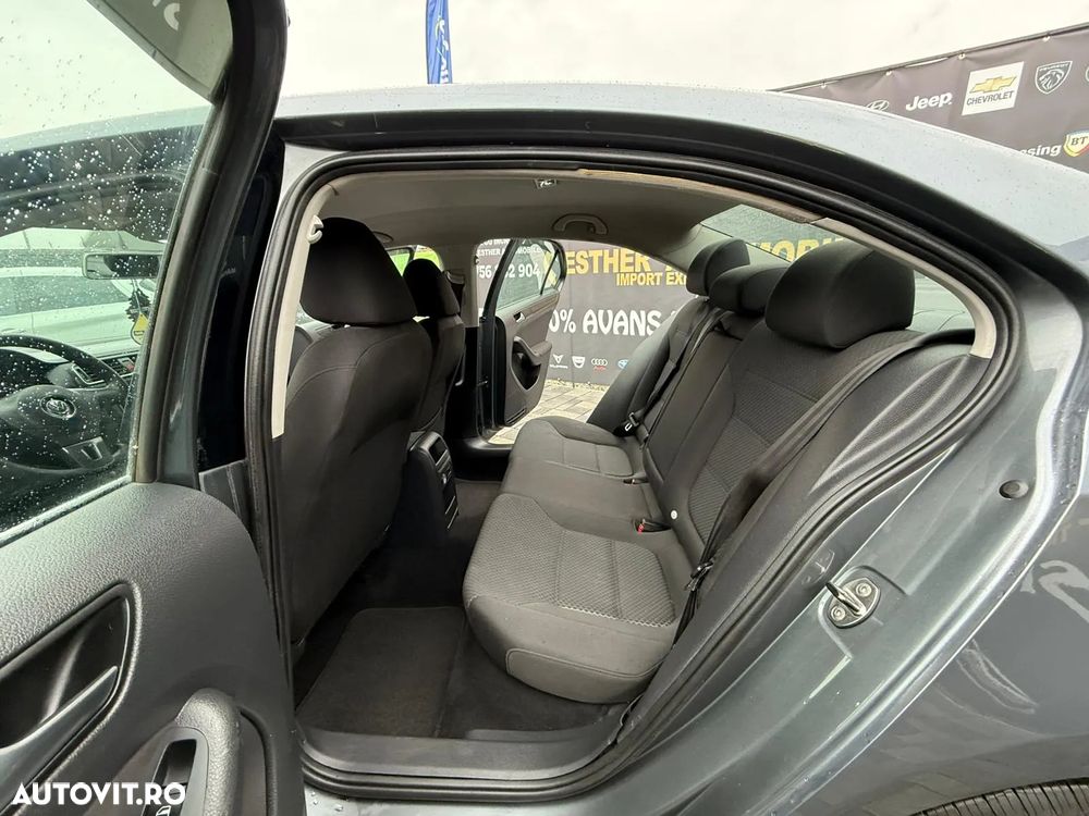 Volkswagen Jetta - 8