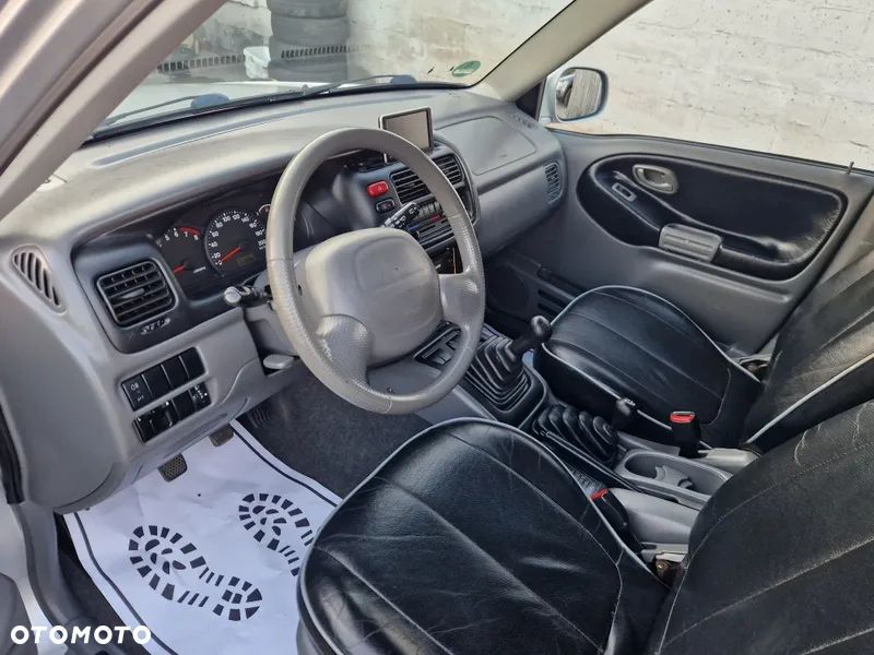 Suzuki Grand Vitara 2.5 V6 - 3