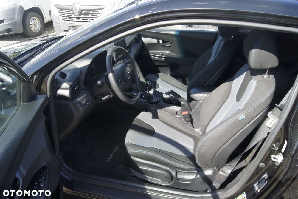 Hyundai Veloster - 9