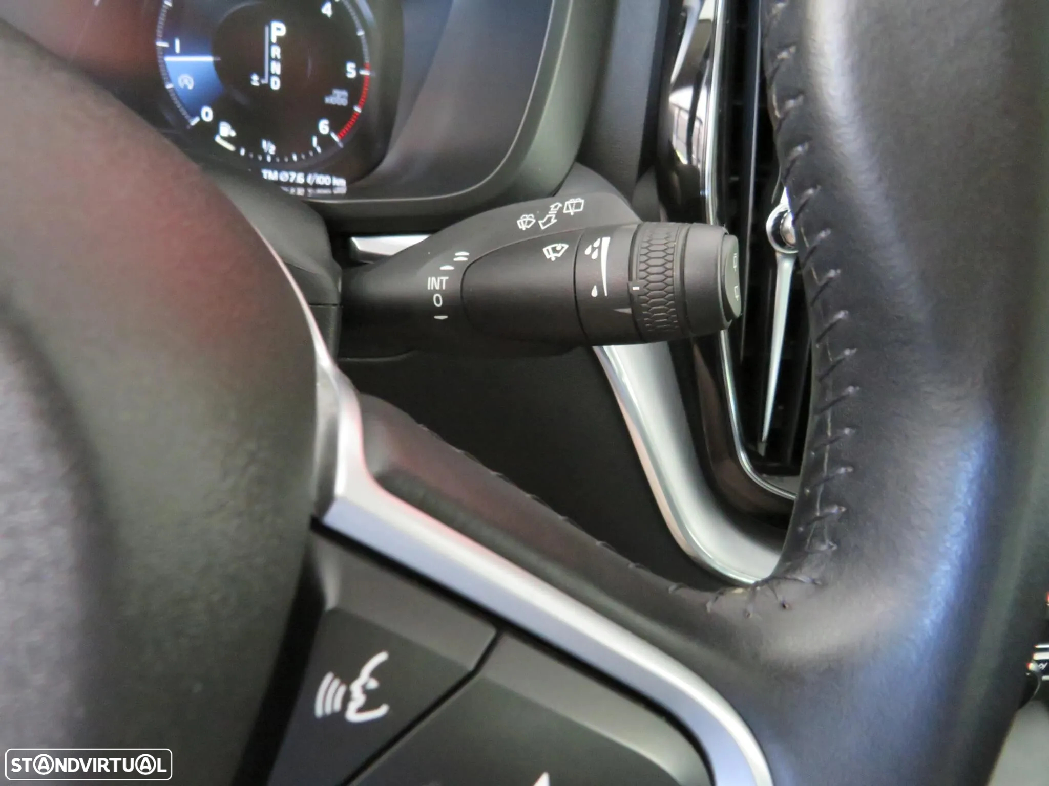 Volvo XC 60 2.0 D4 Momentum Plus Geartronic - 21