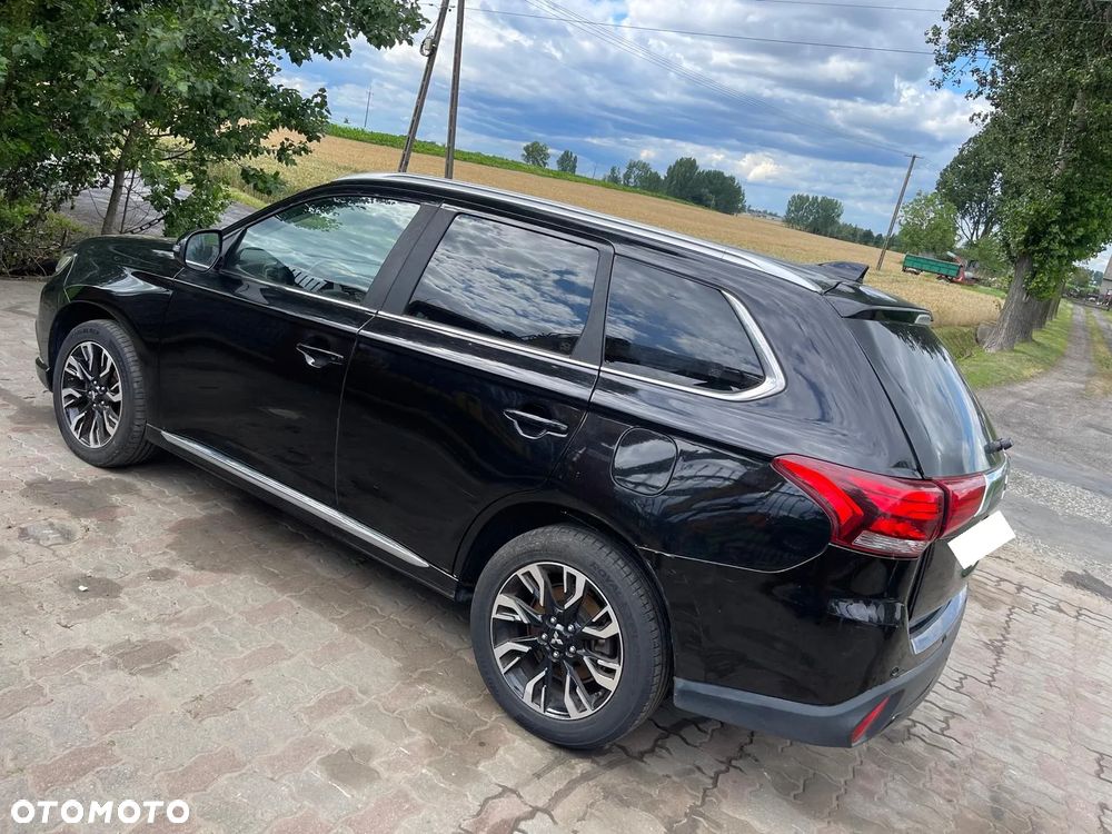 Mitsubishi Outlander Instyle NAVI + - 34