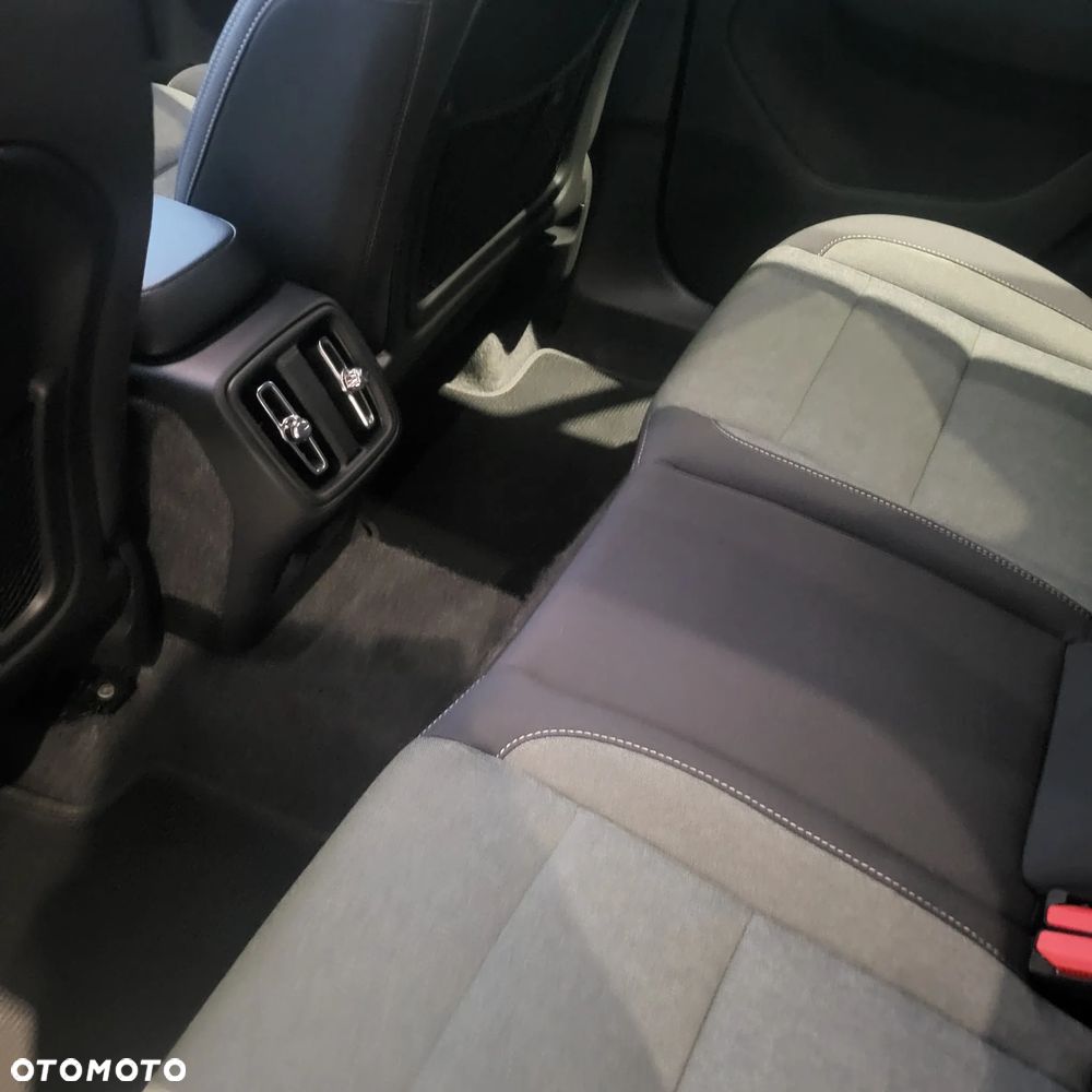 Volvo XC 40 B3 Plus Dark - 13