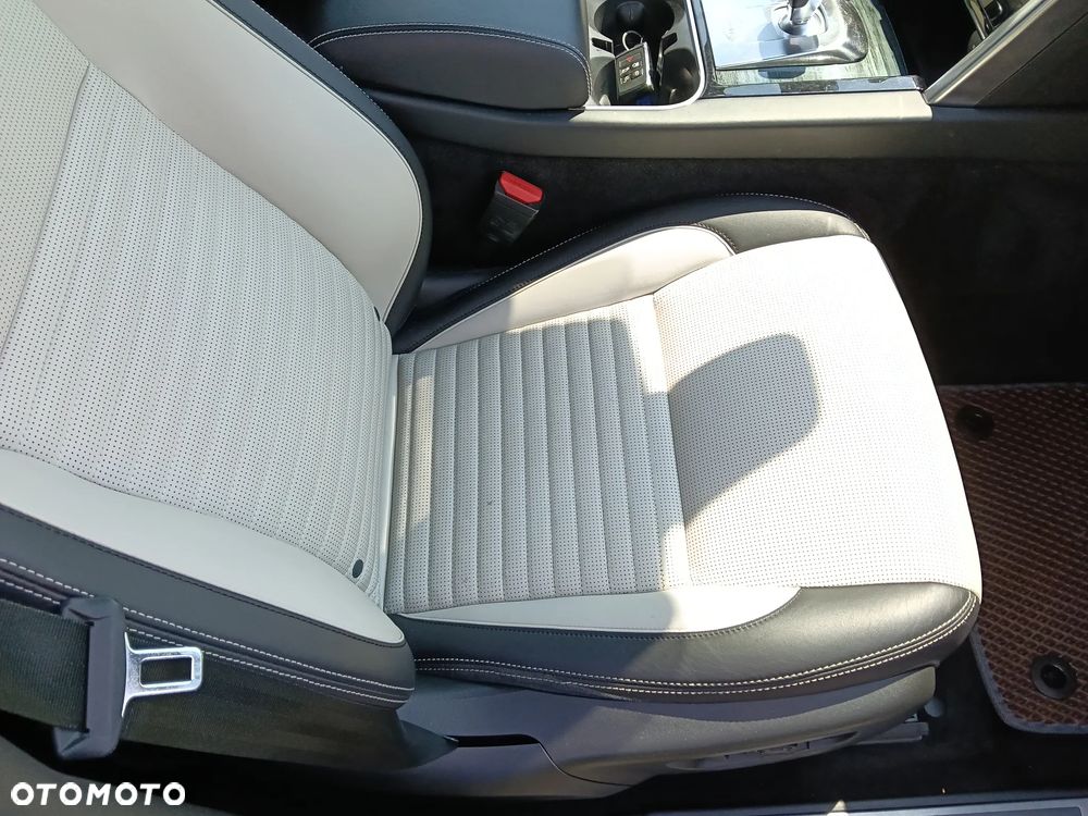 Land Rover Discovery Sport P300e R-Dynamic - 10