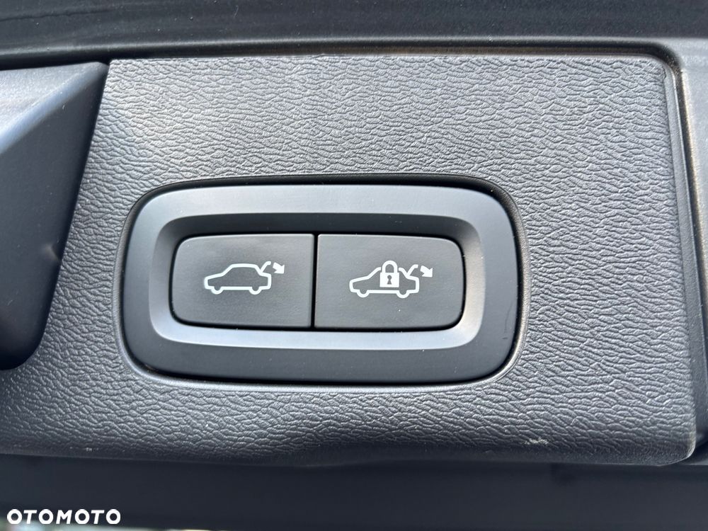 Volvo XC 60 B4 B Momentum Pro - 33