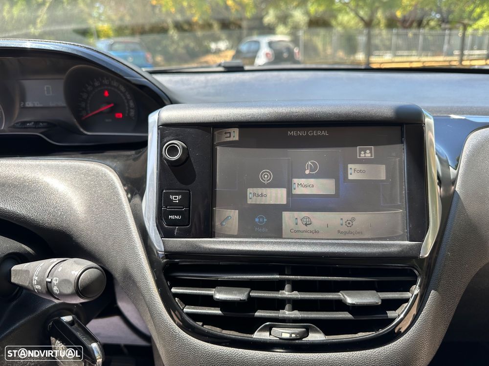 Peugeot 208 1.4 HDi Allure - 21
