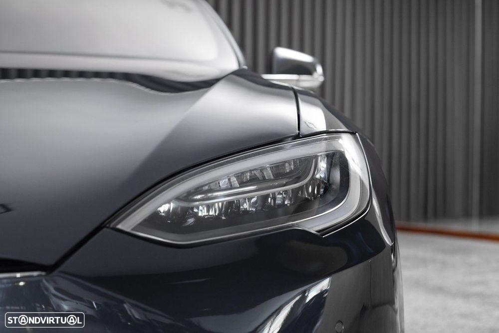 Tesla Model S - 11