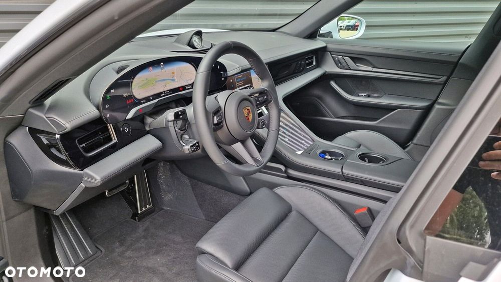 Porsche Taycan - 12