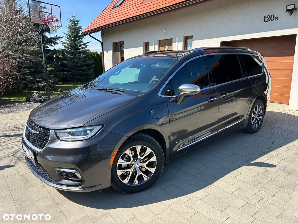 Chrysler Pacifica - 2