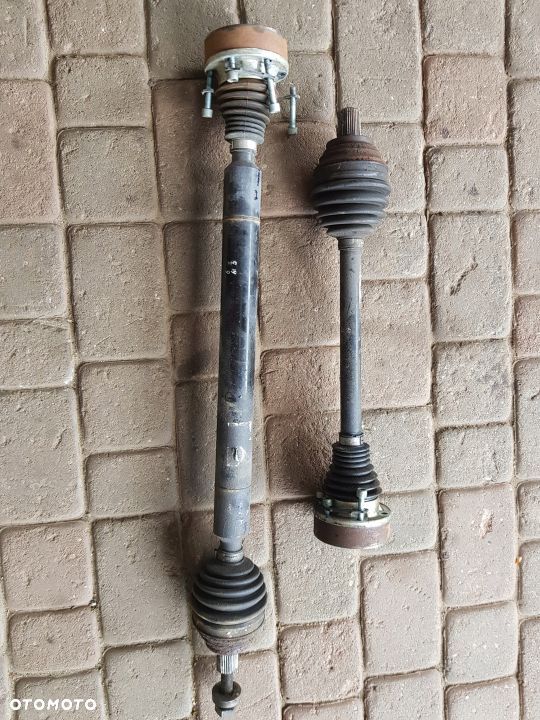 Półoś Przód Volkswagen Golf V Plus 1.6 - 1