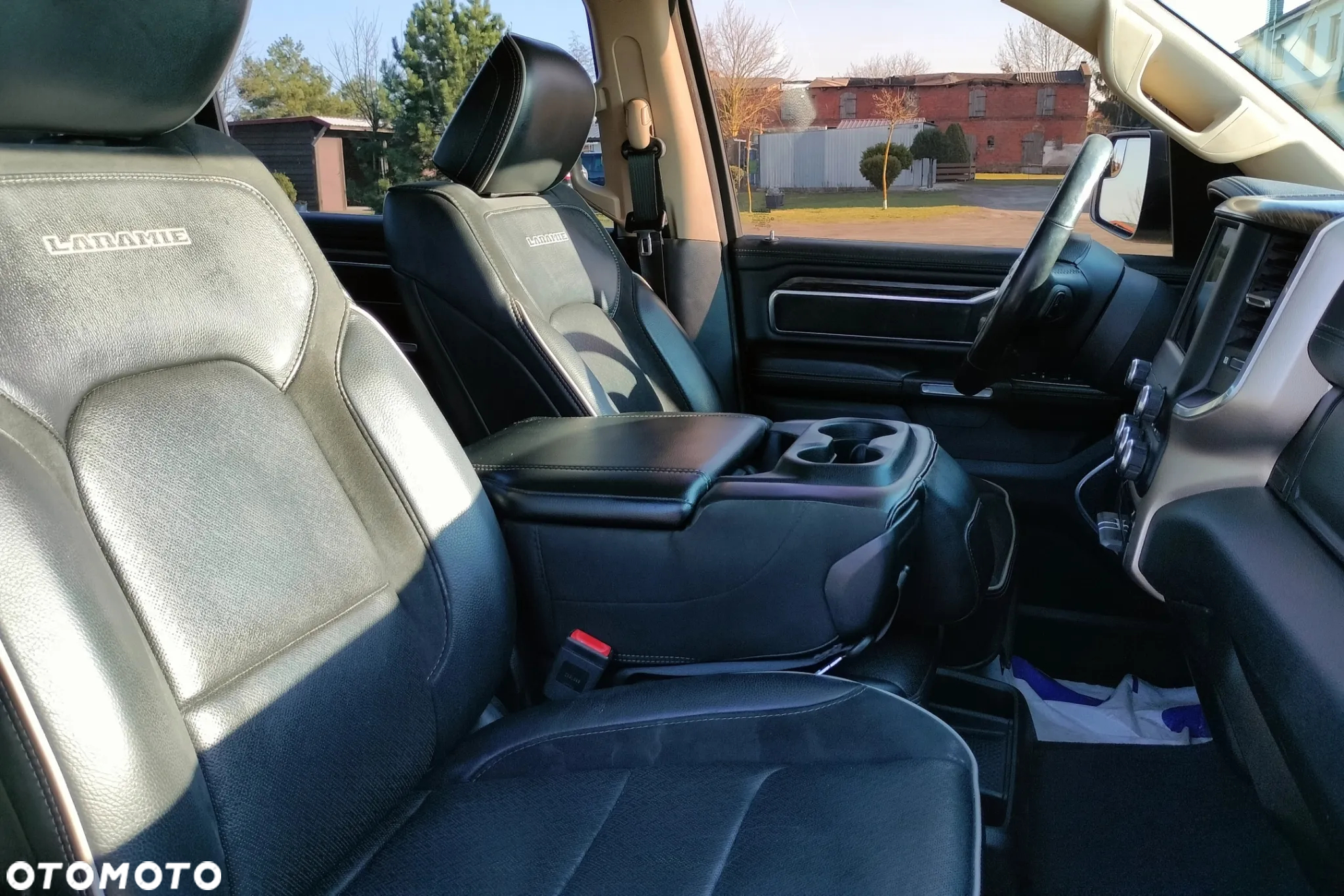 RAM 1500 Crew Cab Shortbed Laramie - 16