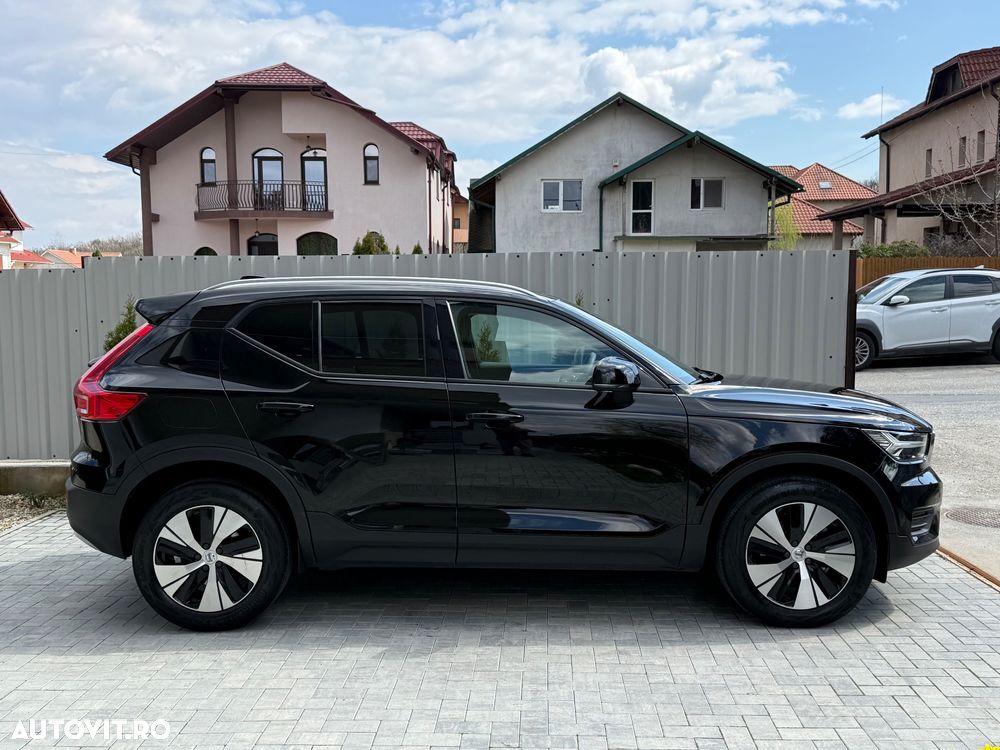 Volvo XC 40 B4 AT8 Mild Hybrid Momentum Pro - 12