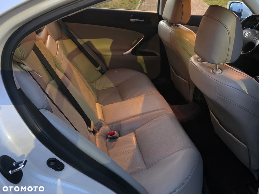 Lexus IS 250 Prestige - 13