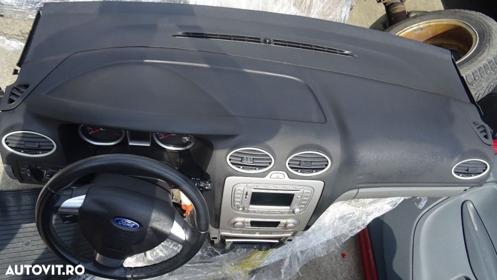 Plansa de bord Ford Focus 2 din 2010 facelift cu airbag volan si pasager volan pe stanga - 1