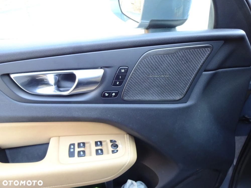 Volvo XC 60 T8 Plug-In Hybrid AWD Ultra Dark - 38