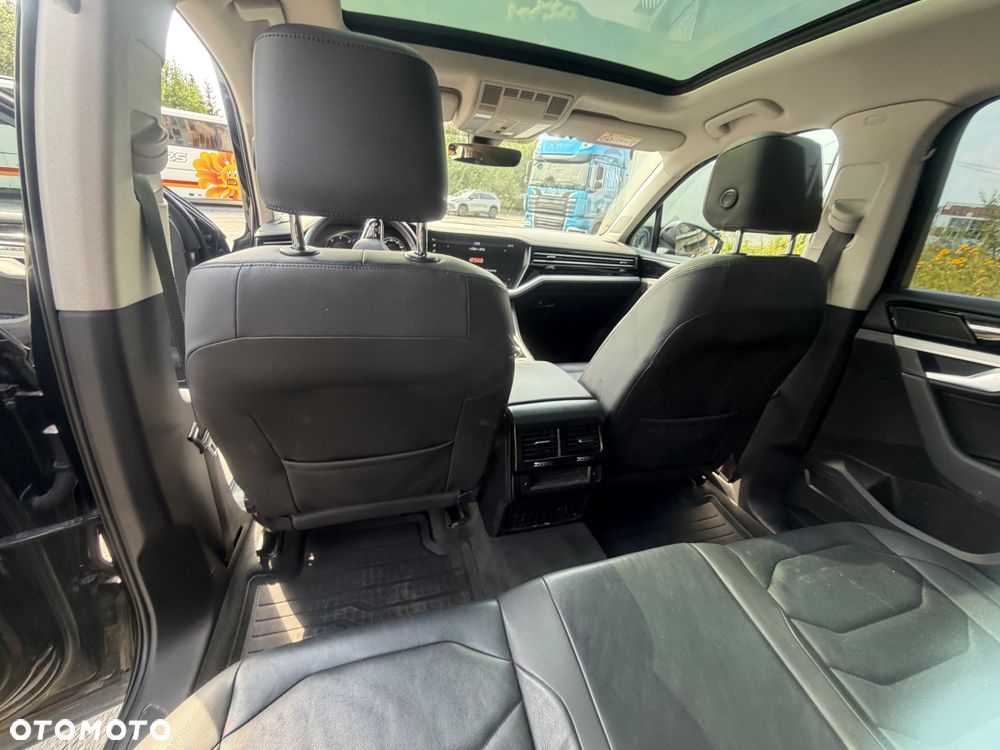Volkswagen Touareg - 19