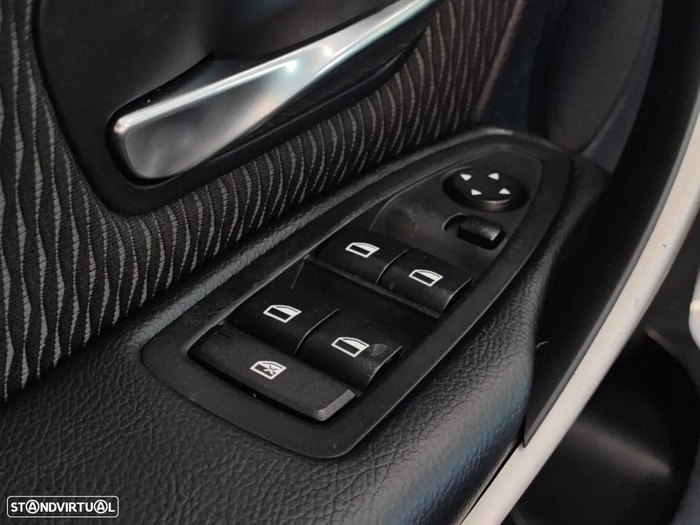 BMW 318 d DPF Touring Edition Sport - 23