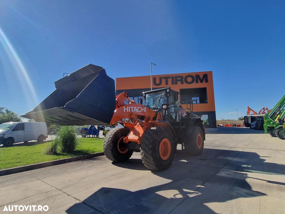 Hitachi ZW220, CUPA 3,5mc, 2018, 24.,392km, 5.880h, consum mediu 8l/h, Gresare automata, Anv MICHELIN 60% OK, ridica 15t, motor 201CP stage IV, basculare cupa la 4,2m, CUPLA RAPIDA, Posibilitate leasing 3 ani, PROMOTIE 86900 EUR+Tva - 10