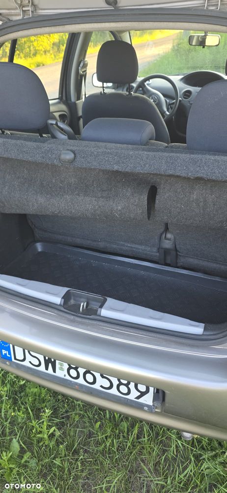Toyota Yaris 1.0 Base - 2