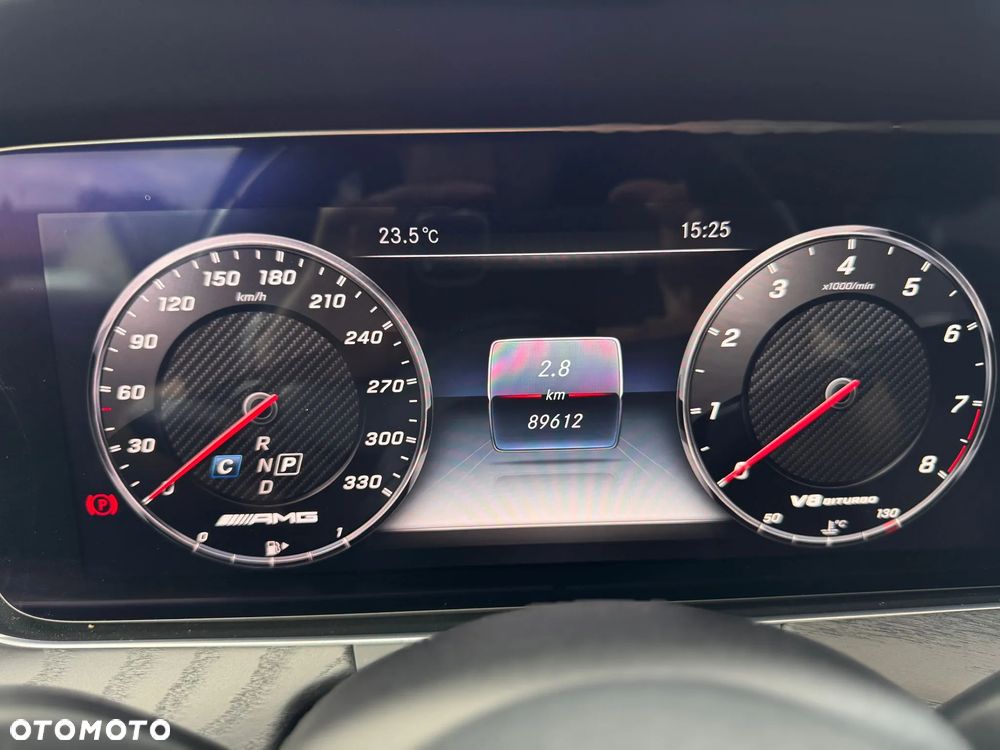 Mercedes-Benz Klasa E AMG 63 4-Matic+ - 6
