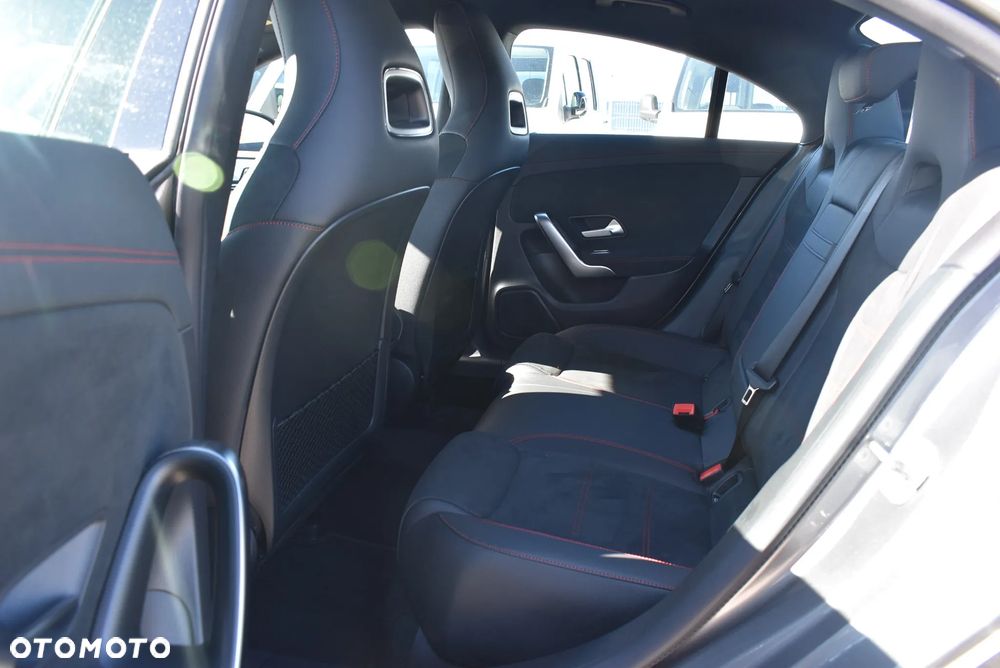 Mercedes-Benz CLA 200 7G-DCT - 12