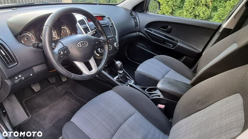 Kia Ceed - 11