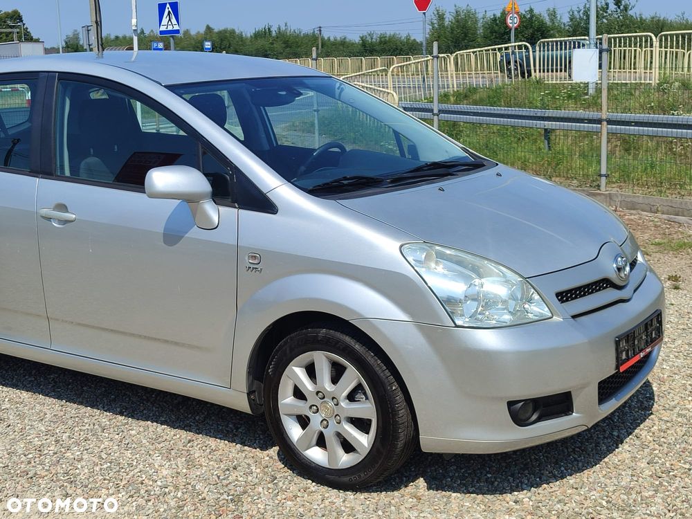 Toyota Corolla Verso - 8