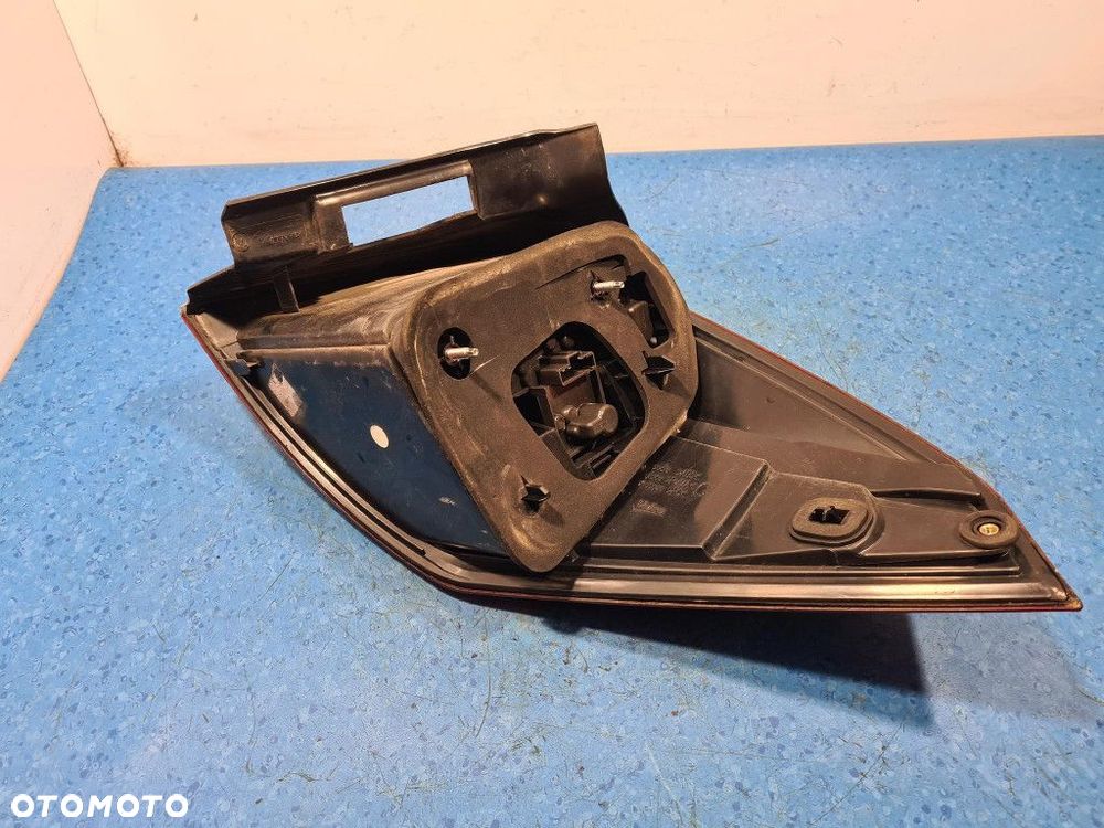 RENAULT LAGUNA III KOMBI LAMPA TYŁ LEWA ZEWNĘTRZNA - 11